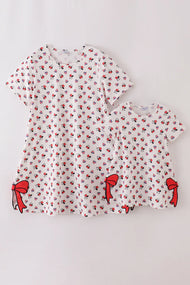 Mommy and Me Character print bow applique